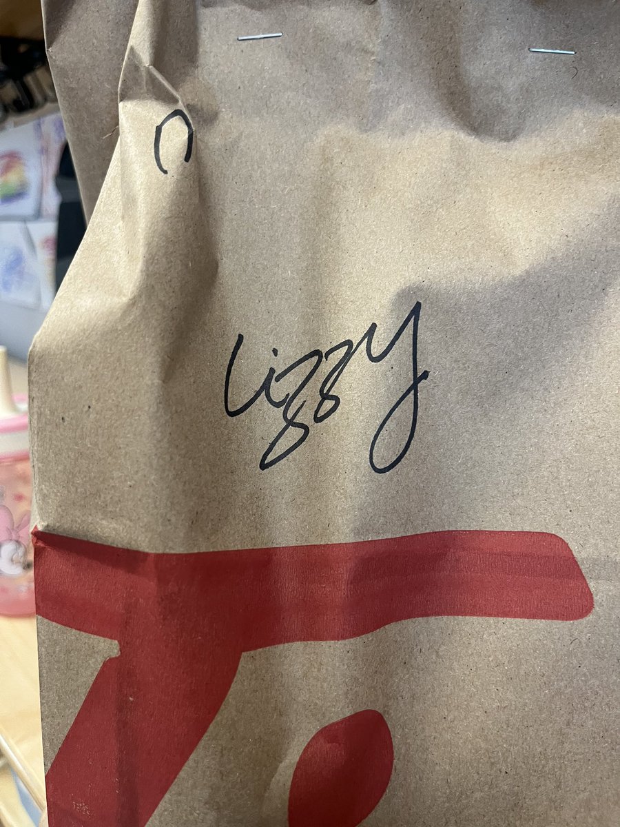 lizzy 🌸 tweet media