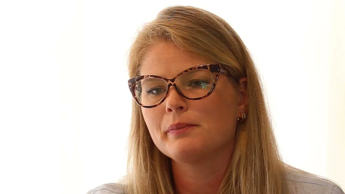 Cómo la red de Epstein utilizó agencias de modelos para reclutar adolescentes de América Latina. 
Un agente de modelos utilizó empresas para reclutar chicas para visitar a Jeffrey Epstein, según cuentan mujeres brasileñas a la BBC.