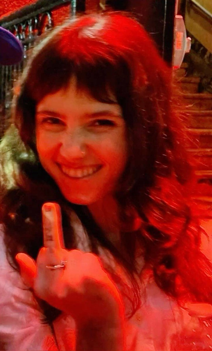 clairostan1 tweet media