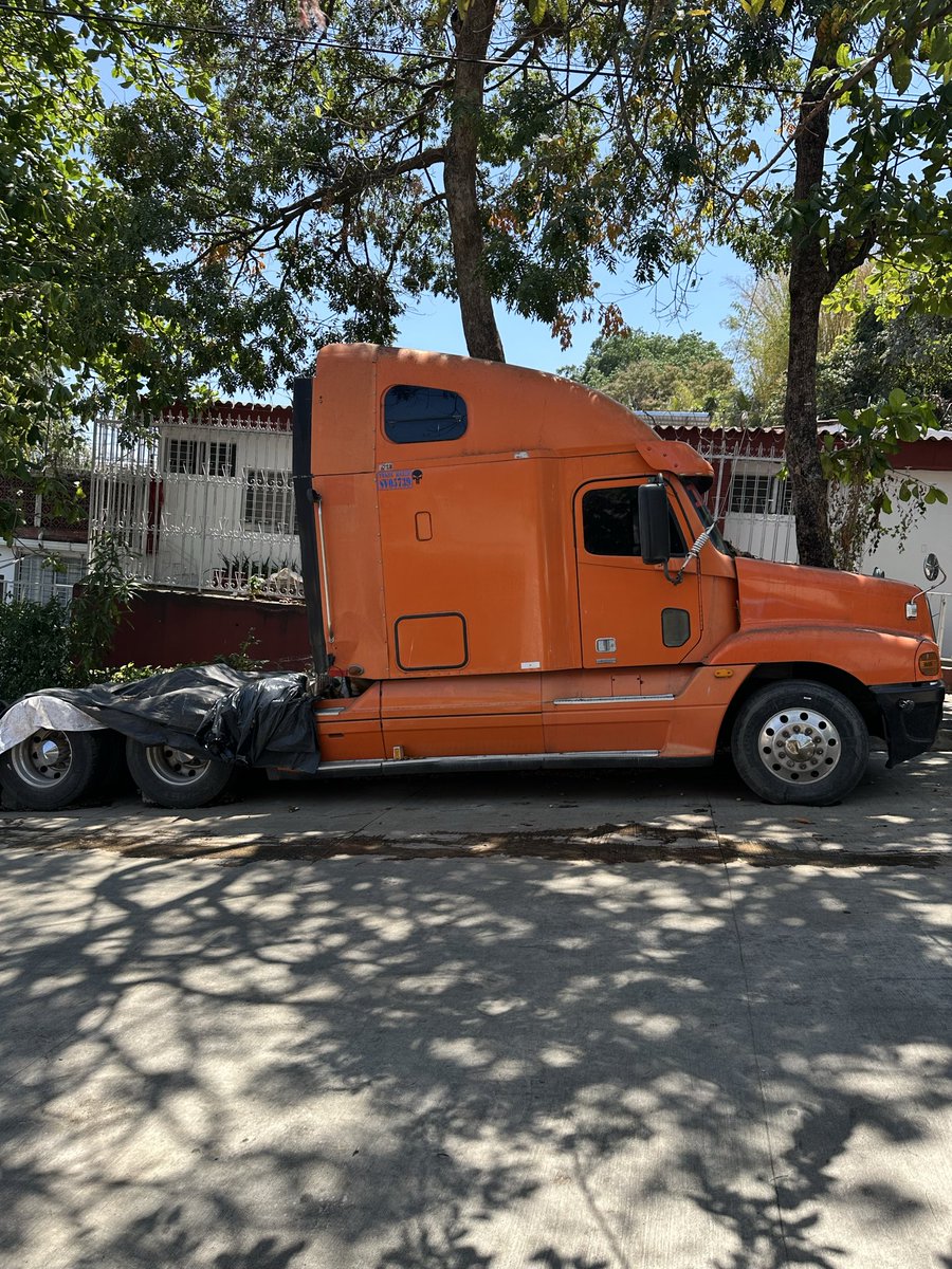 gaaz76's tweet photo. @alcaldia_ss @marioduran Alcalde AYUDA XFAVOR, al final de la calle Puntarenas en la colonia Costa Rica D5 hay un gran desorden. Cabezal y carros abandonados, taller mecánico que opera sin permisos y obstruyen el paso libre a diario.
El agua que desecha la comunidad de arriba, se estanca y es insalubre https://t.co/QYxM49JJZi