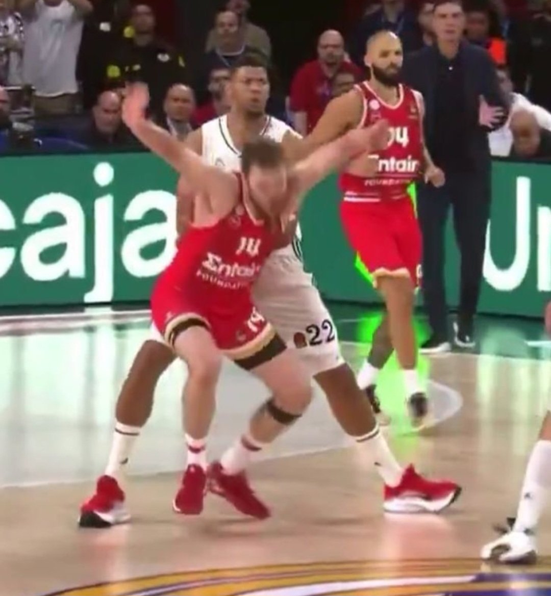 GWFlop's tweet photo. @bogi_1907 @GhostsNStuff2 @EuroLeague @valenciabasket Leave my Flopenkov out of this please https://t.co/Txsls2E3lZ