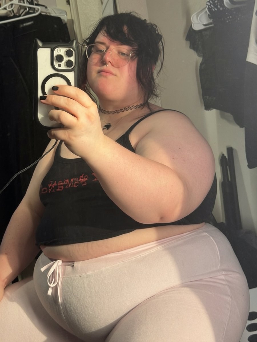 𝕽𝖆𝖛𝖊𝖓 🖤🌹 tweet media