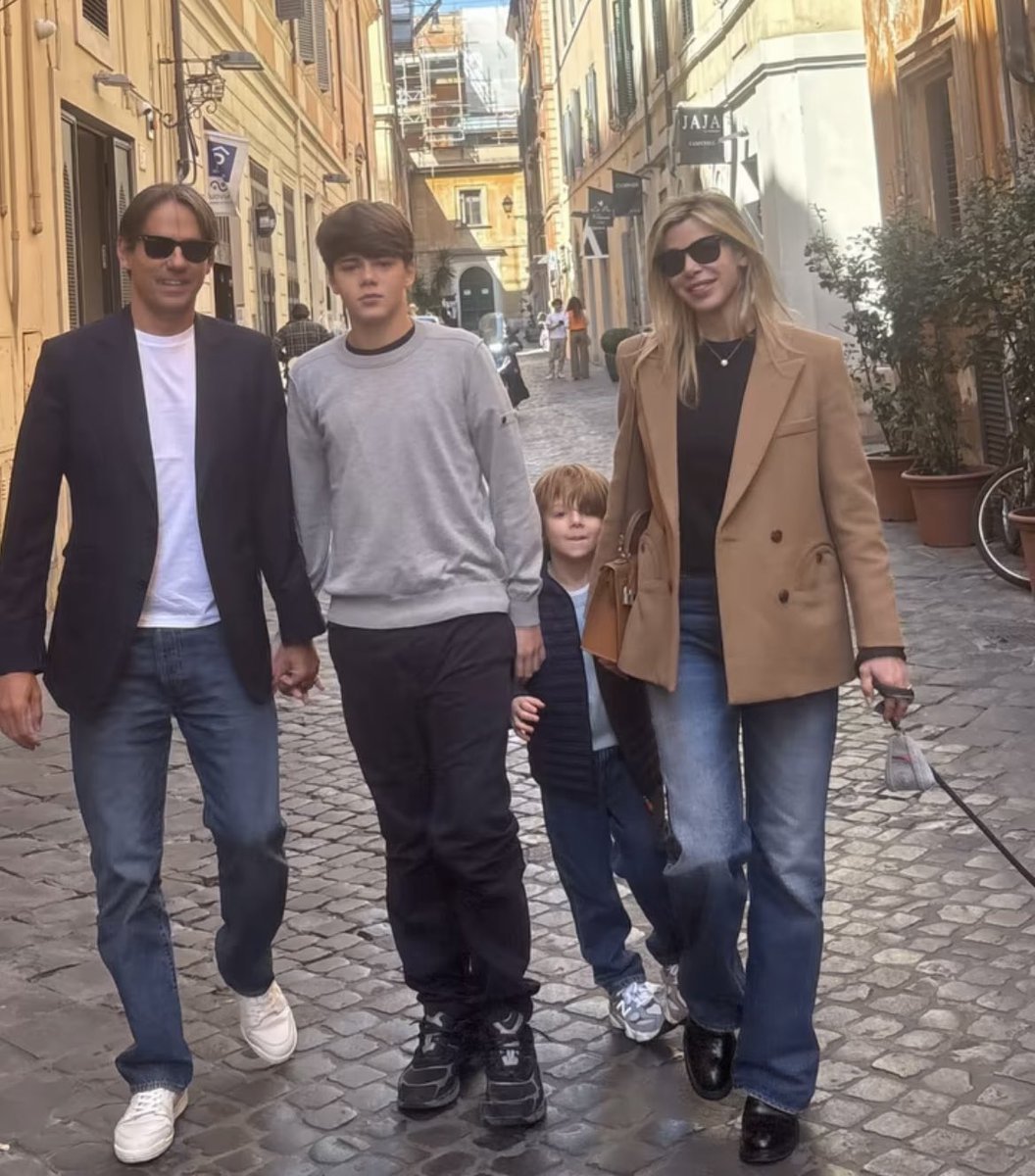 📸— إنزاغي في أحدث ظهور خلال قضاء الإجازة في إيطاليا مع عائلته 💙