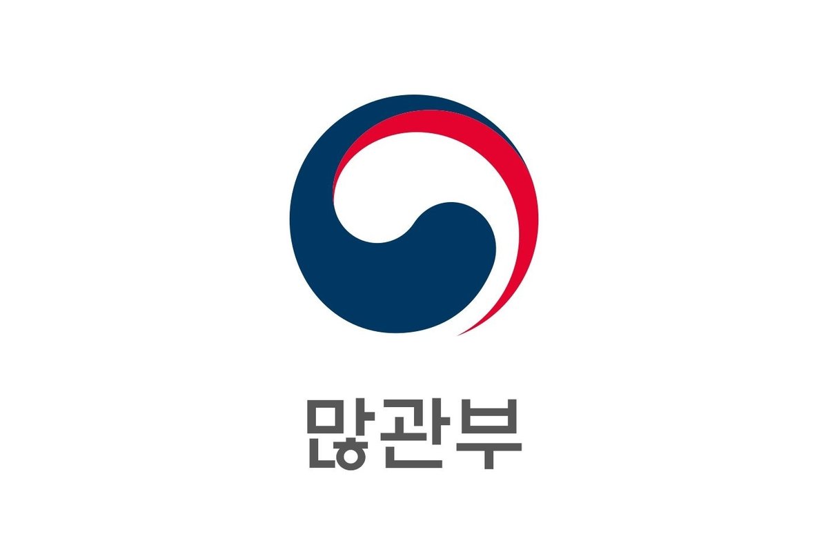 ์์์ ํ๋ฆํ '๋ผ์ฟค ๋ฑ์คํฐ' tweet media