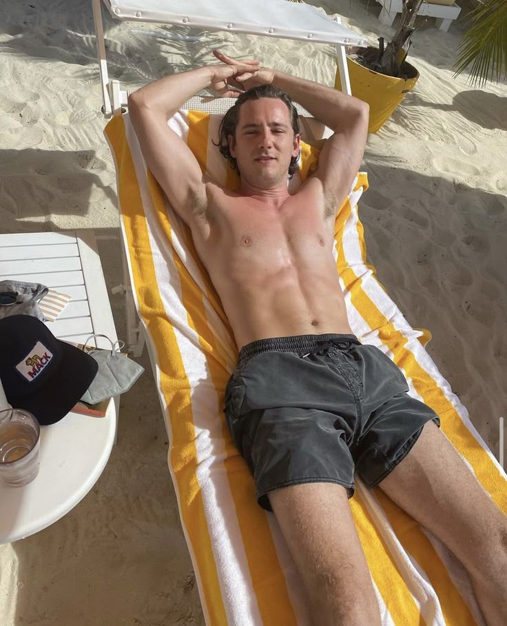 LewisPullman'sMackTruckHat/StaresAtTheVoid tweet media