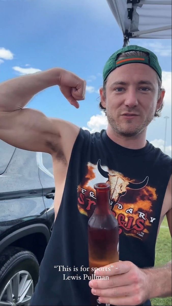 LewisPullman'sMackTruckHat/StaresAtTheVoid tweet media