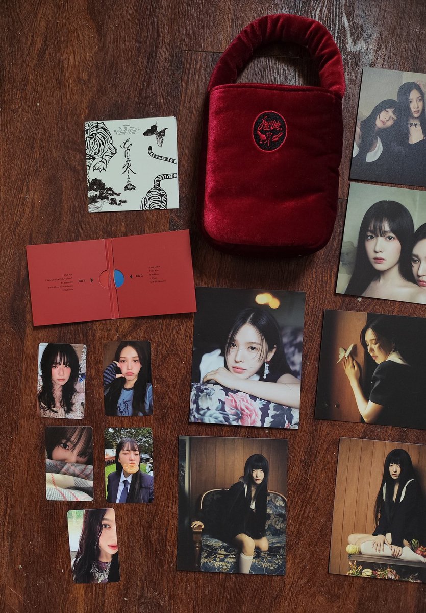 hollywoodrose_'s tweet photo. my chill kill bag set came yesterday :3 it's so cool hehehe
#redvelvet #chillkill https://t.co/fITFFfvd7m