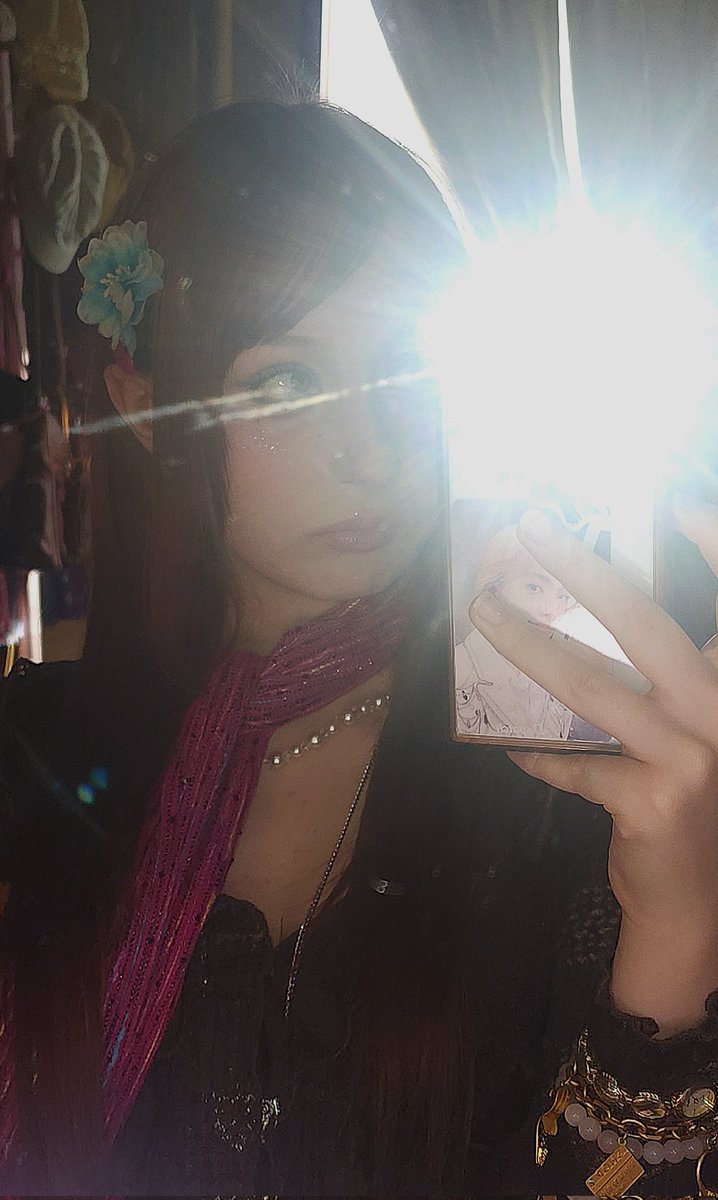 jiihaengii's tweet image. Two cuties (*⌒３⌒*) #JIHO #andearselcaday #selfieday #ampersandone