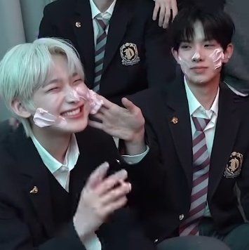 Ross1820560's tweet photo. @mintssnooflers No iores pastelito, te ayudamos

#ENHYPEN_ALWAYS_7
#HEESEUNG_Belongs_With_ENHYPEN https://t.co/2Sv57K5kyZ