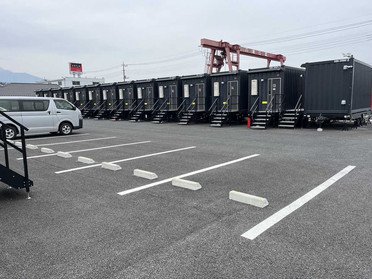 とこや tweet media