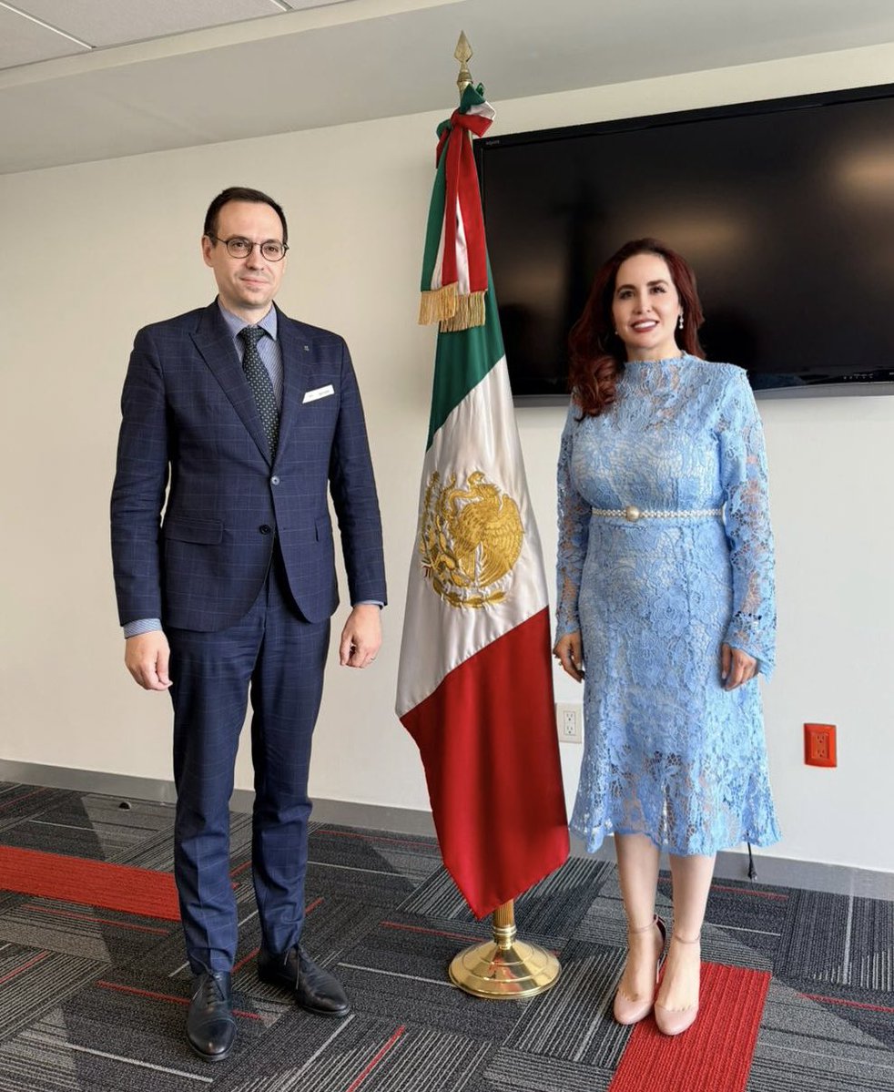 María De Haas tweet media