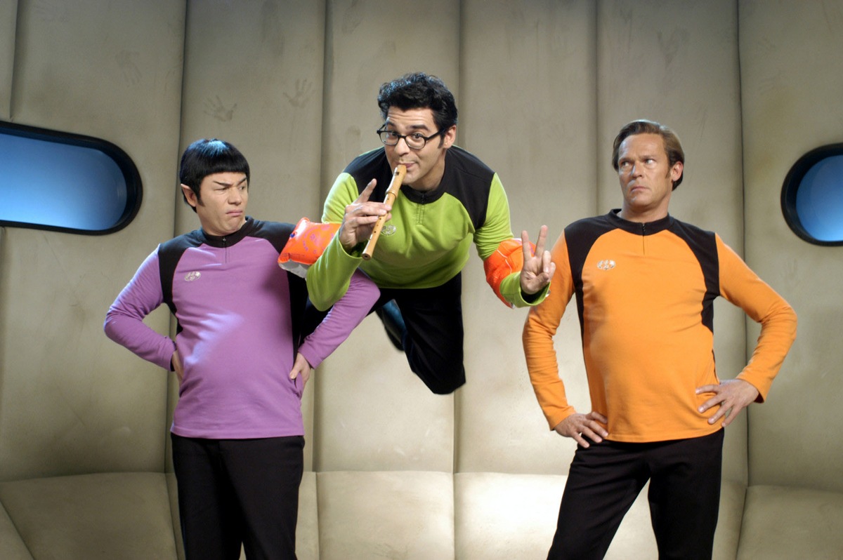StarfleetJ's tweet photo. says hello to the gays of the German Starfleet division🚀
🎬from the film (T)Raumschiff Surprise – Periode 1
#TRaumschiffSurprise #StarTrek #Bully #MichaelHerbig #RickKavanian #ChristianTramitz #MichaelBullyHerbig #Spuck #KäptnKork #Schrotty #Film #Movie #Trekkie #LLAP🖖🏻 https://t.co/K0D57yx9ss