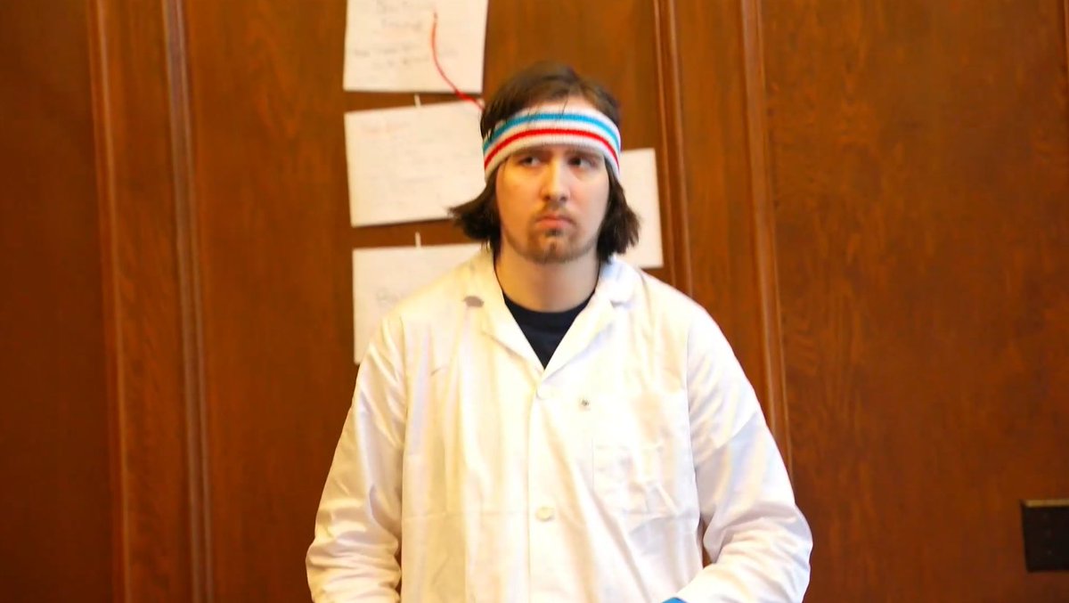 Its okay to at least smile man
#fishtanklive