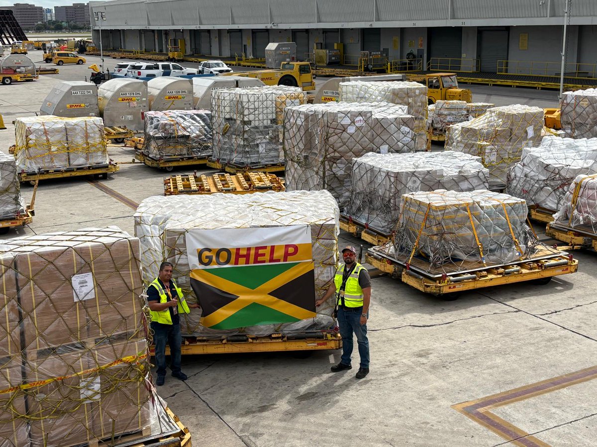 Connecting_biz's tweet photo. Did you know @UNOCHA has a partnership with @DHLGlobal for 20 years?

Here's why it works:
💙Built on common values
💪Plays to each organization's strengths
🛟Makes a difference on the ground
☎️Relies on consistant communications

Read the full article on the CBI website. https://t.co/oqi6WL4rsa