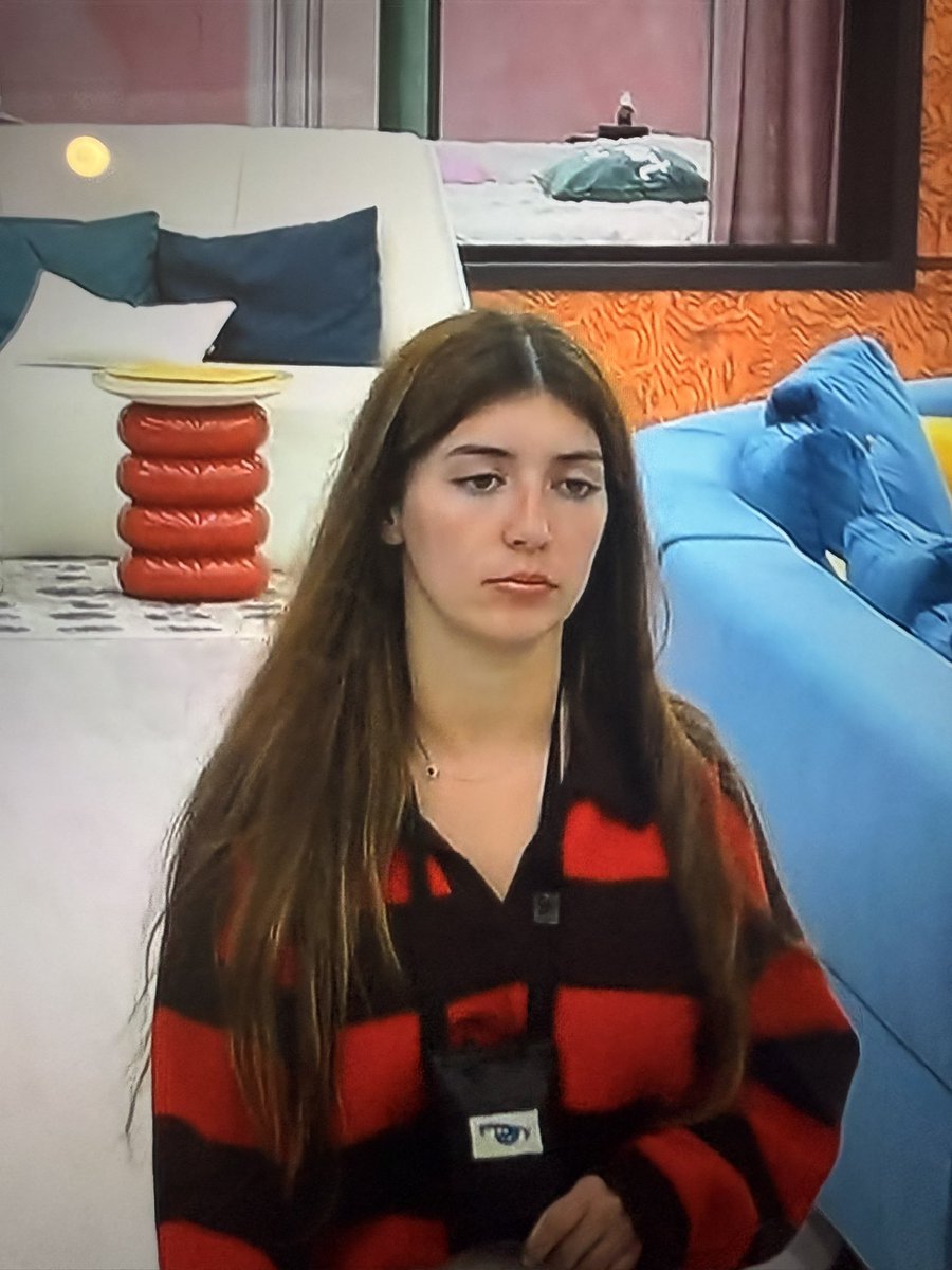 A diferença de ontem para hoje ahahahahahahah ela a ver que já não é a vítima e agora vão estar todos contra ela 🤣🤣🤣🤣#sstvi