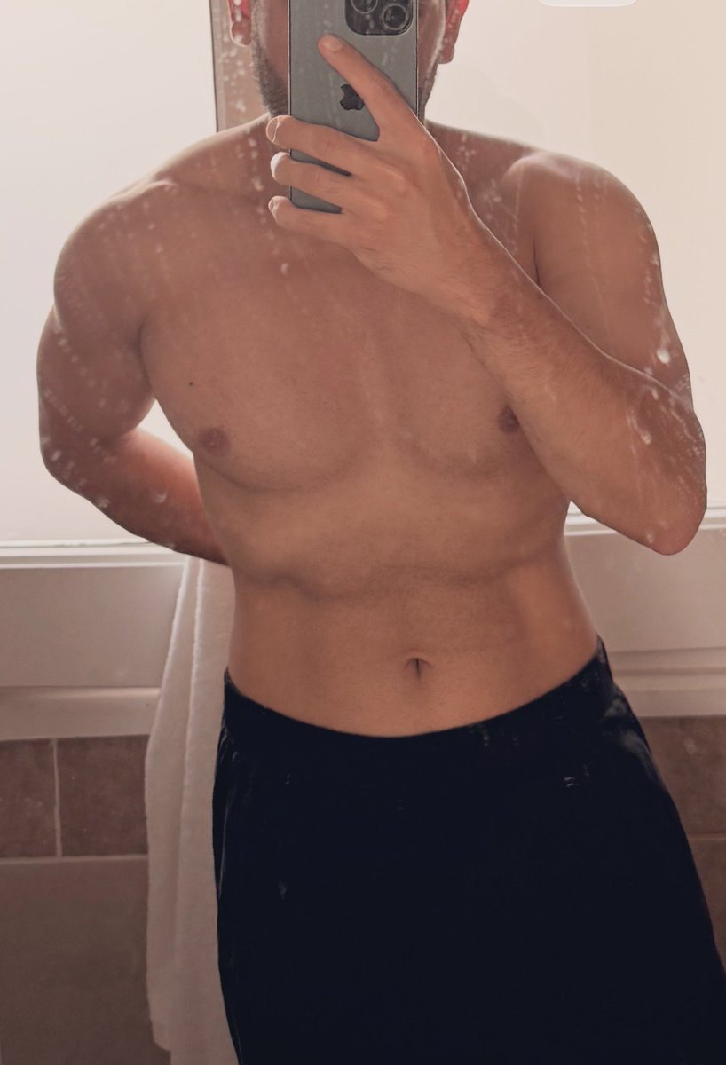 RIVER 🍑 ➡️ DM to Collab tweet media