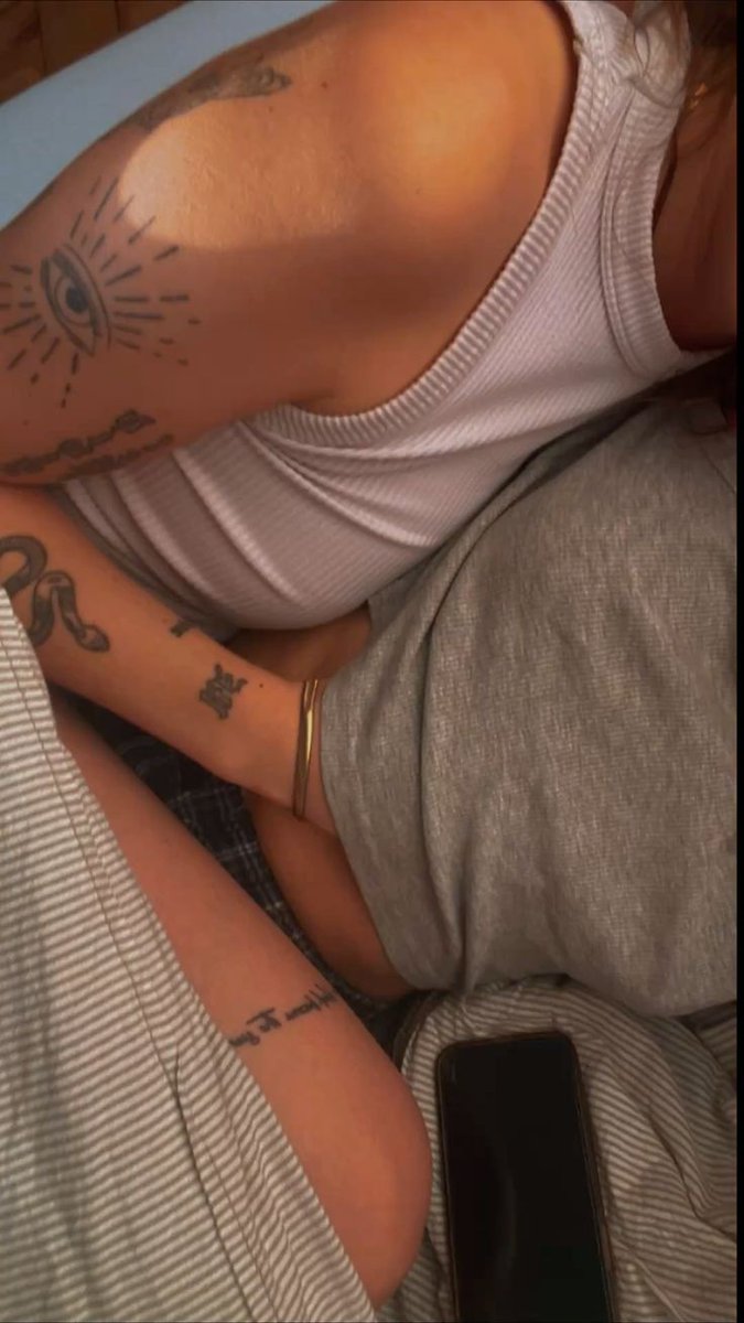 Lendo Sáficos tweet media