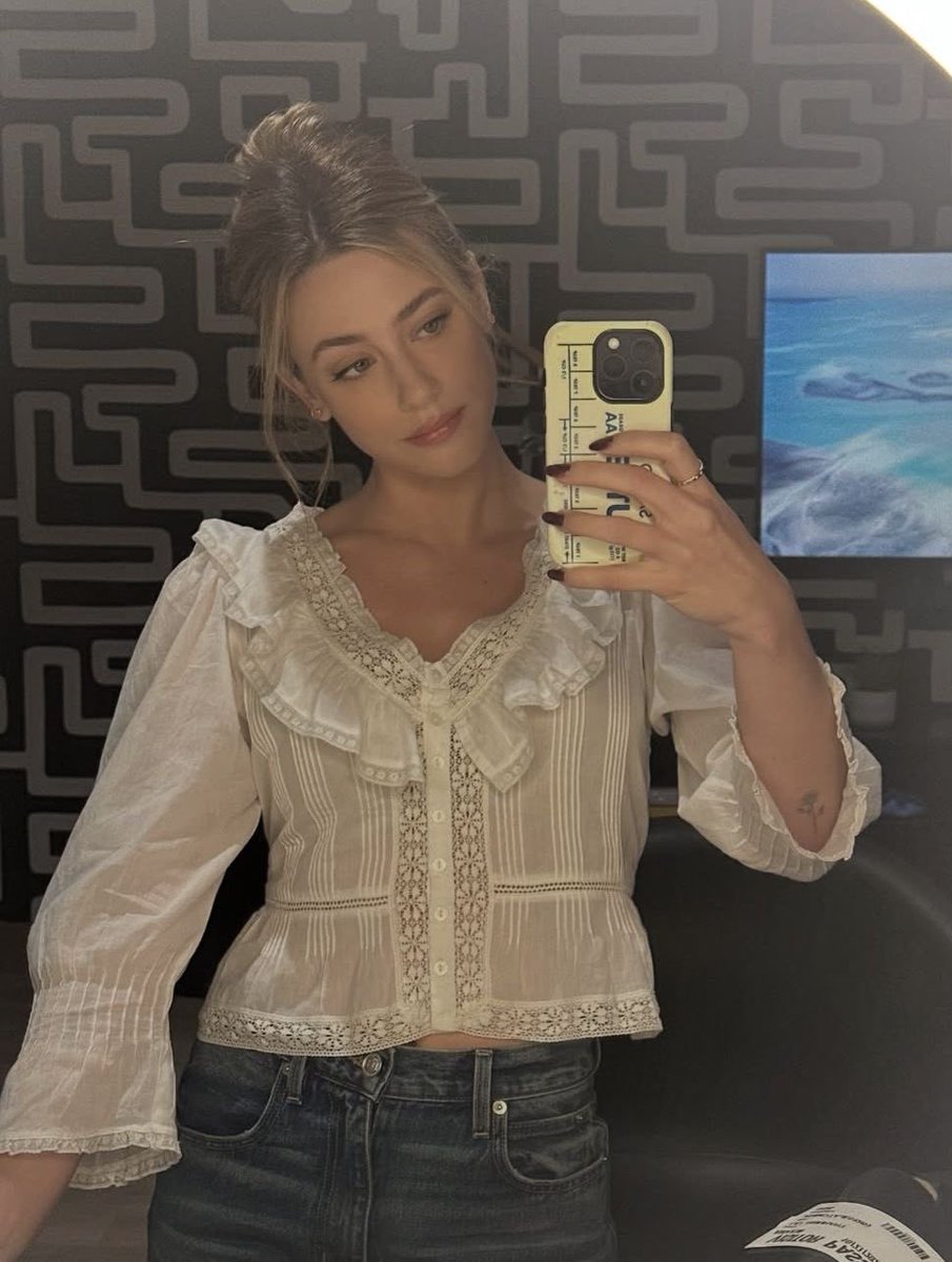 Ariana Grande France 🩵 tweet media