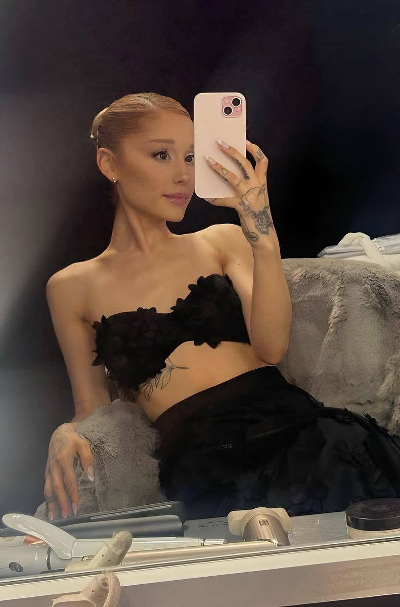 Ariana Grande France 🩵 tweet media