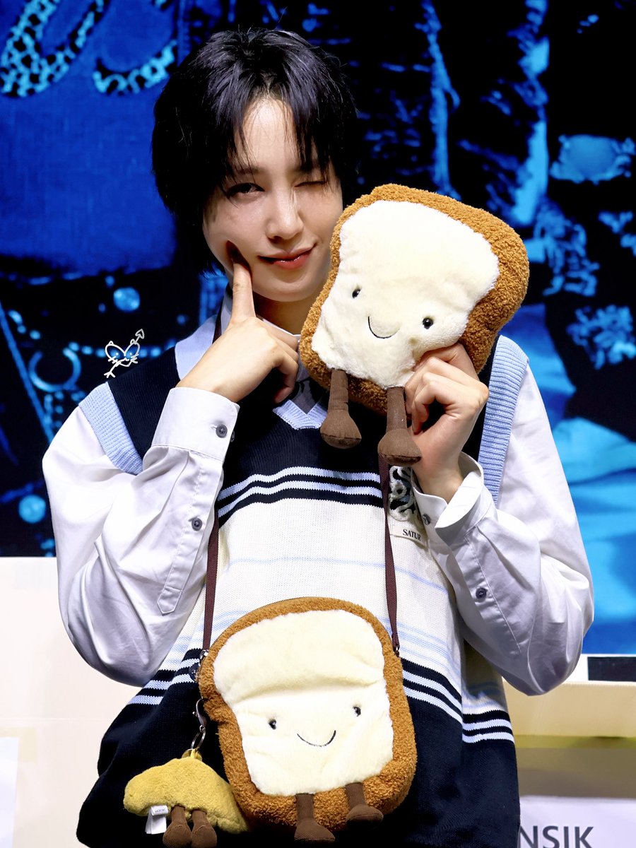 angie is delulu 🏹🐺 xikers + ATEEZ truther tweet media