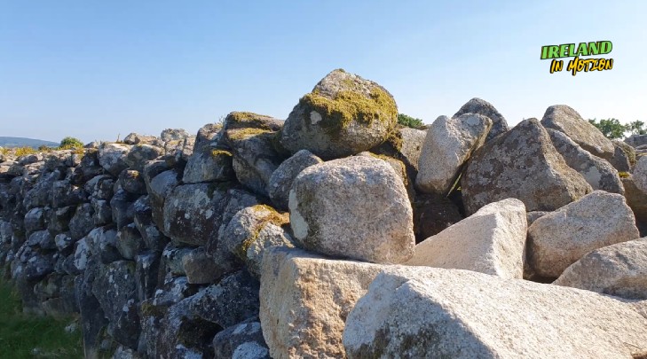 IrelandinMotion's tweet image. a piece of ancient wall. this image is part of the 3,000 year old wall of the interior fort at Rathgall Ringfort in County Wicklow, Ireland #Rathgall #Ringfort #IrelandinMotion