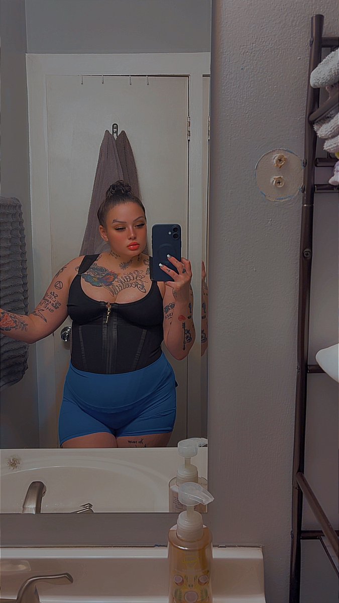 Mandylovee tweet media