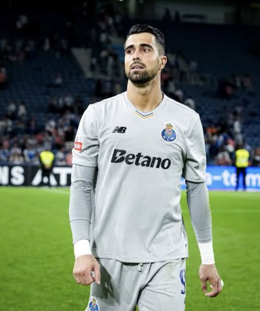 1893 Sempre Porto 💙🤍🐉 tweet media