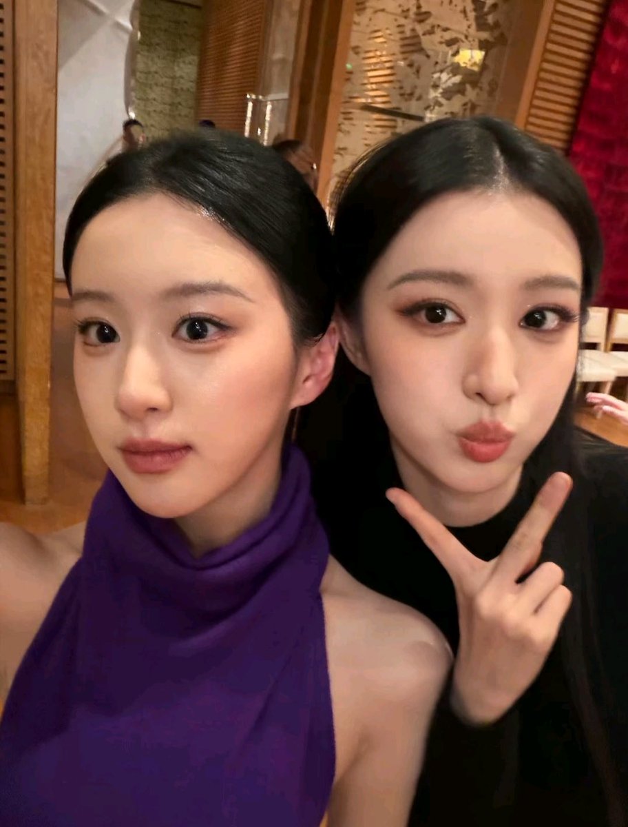 Gbmdxx's tweet photo. 颜值演员明星女神 王楚然和包上恩 两个人一起口交吃同一根大屌 简直是太骚了 https://t.co/CMs7E77D4d