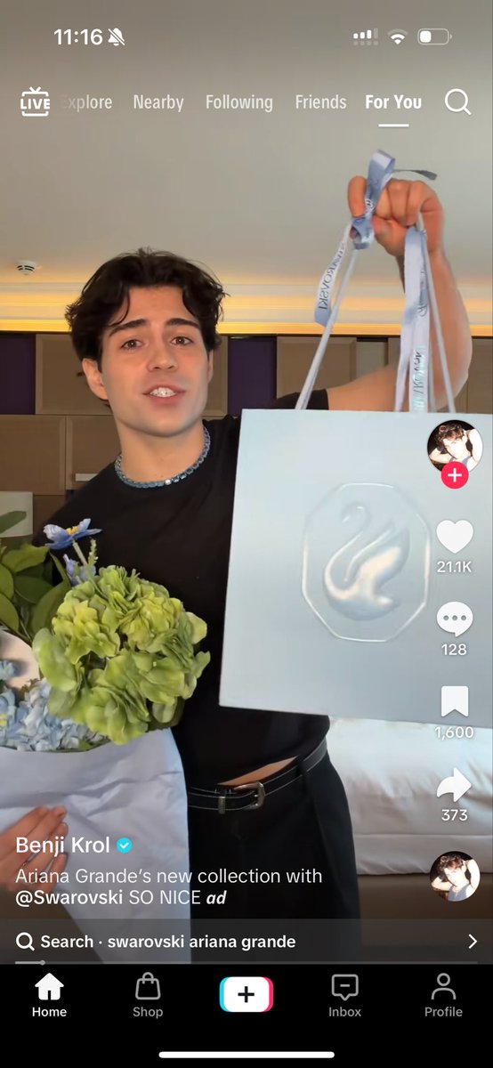 lis is seeing ariana tweet media