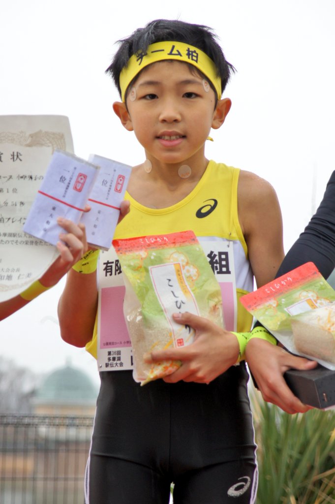 昨夜は練習です
駅伝も終わり今週末はトラックレースに参加します
駅伝練習から切り替えて８００mの対策練習です
６年生は小学生で出場できる最後のレース
自己ベストの記録証を小学生陸上の卒業証書としてほしい(最近の記録会は記録証が出なかったり有料だったりですね)
いよいよトラックシーズンです