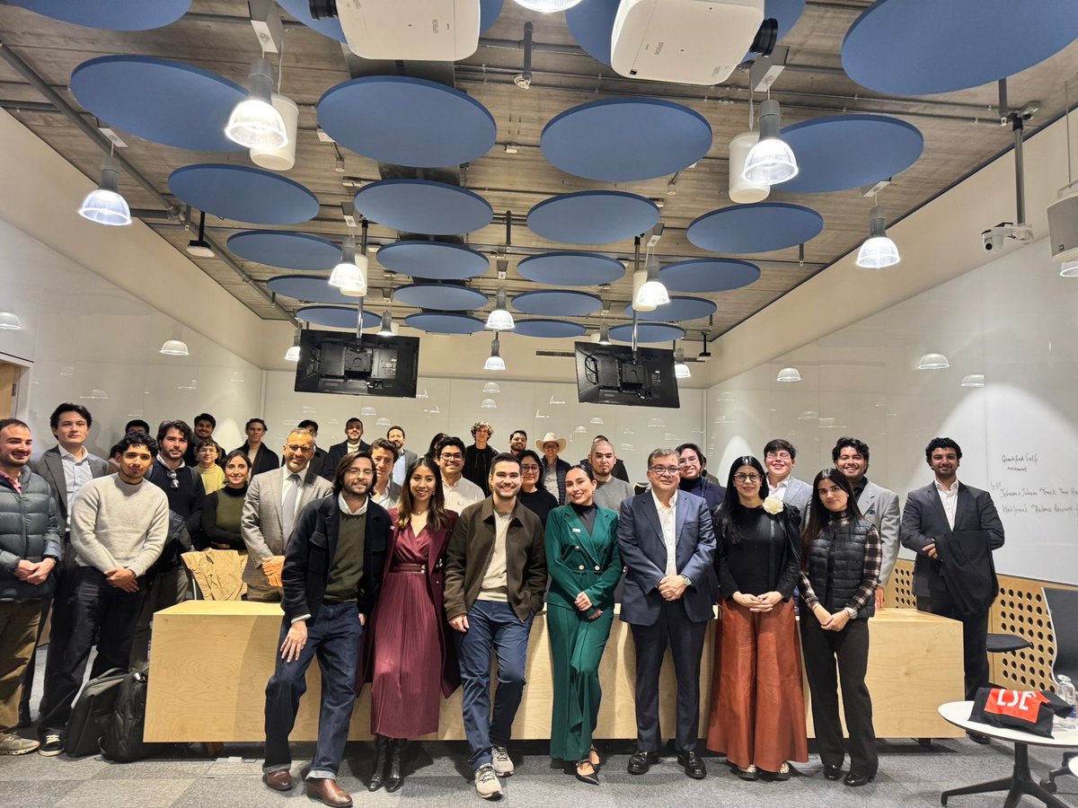 VRubioMarquez's tweet photo. It was truly an honour to have Jorge Arce,CEO of @HSBC_MX and Latam at @LSEnews Mexico Week organised by the Mx students.We had an insightful conversation on the investment climate and opportunities in Mx vis a vis domestic and international challenges. 🙌🤓📚🇲🇽🌎@LSEPublicPolicy https://t.co/Q135tJhz7d