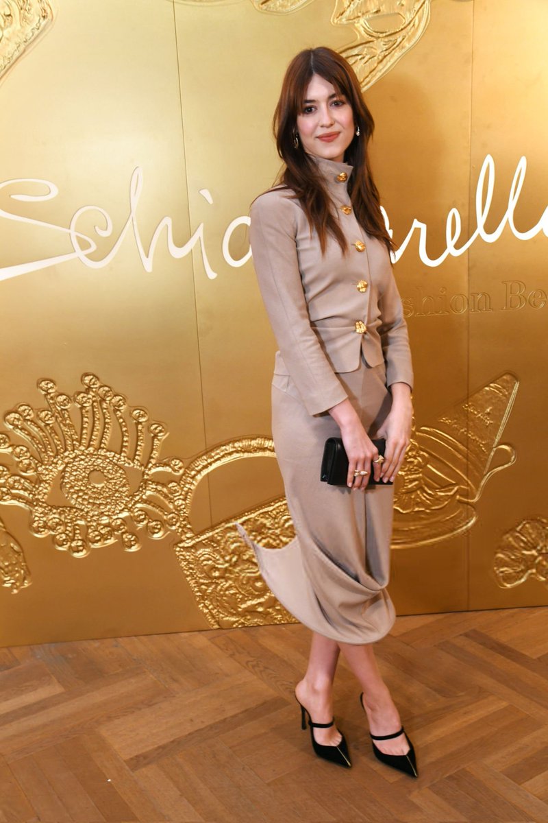 Daisy Edgar-Jones Updates tweet media