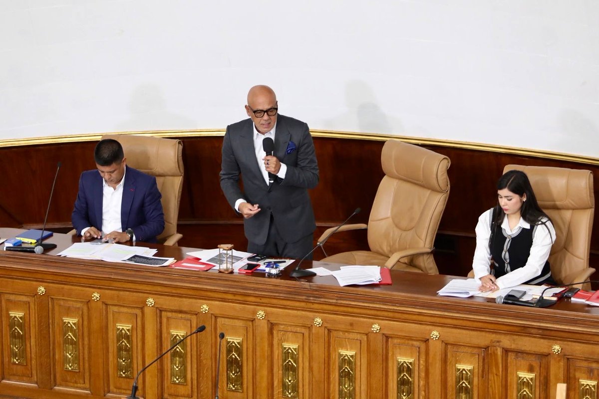 Desde la Asamblea Nacional proponemos revisar las tarifas de estacionamientos privados, debido a las múltiples denuncias recibidas del pueblo venezolano.

Se aprobó la prórroga de 30 días de funcionamiento para la Comisión Especial para el Seguimiento de la Ley de Amnistía.