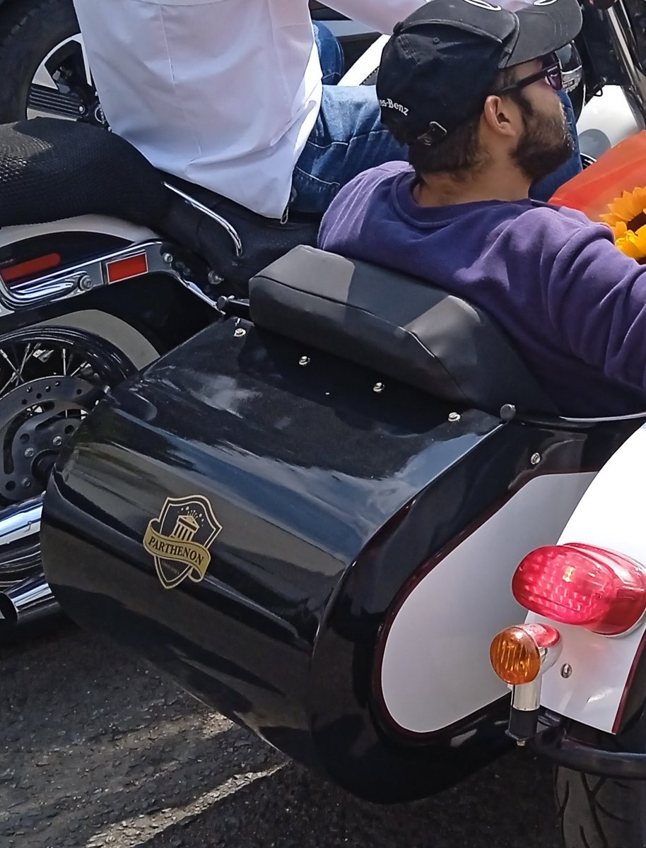 El Caballero de la Noche. tweet media