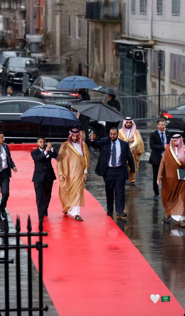 Bin__Rashed's tweet photo. الحمد لله إني سعودي وأعيش تحت ظل قيادتها الرشيدة أدام الله عزّهم وأدام الأمان على بلاد التوحيد، من عظيم نعم الله عليّ .

#الله_ثم_المليك_و_الوطن 
#محمد_بن_سلمان‌ https://t.co/RrEbD5UlkU