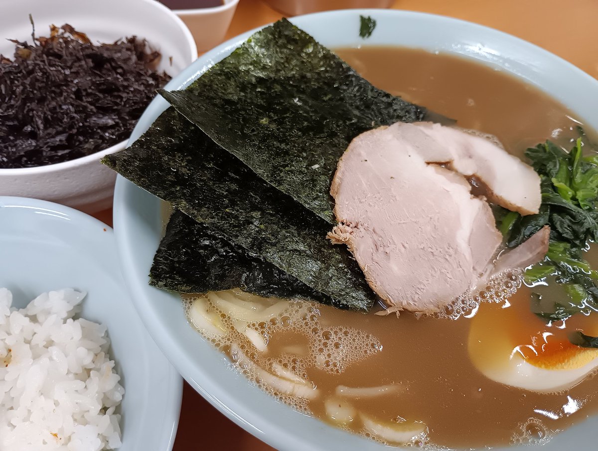 ZuoTeng70018's tweet photo. 武蔵家綾瀬@北綾瀬
ラーメン中¥950 黒ばらのり¥200 
ライス100

深夜の背徳🍜
晋さん卒業まで残り僅か😢
色んなお客様が、感謝と惜しむ声を伝えており、改めて晋さんの人気と実力を感じる✨

ご馳走様でした🙇
パシオン💪😁

27日、Xのトレンドに「晋さん卒業」とか入ればいいな～😆 https://t.co/5jMcFnqi5t