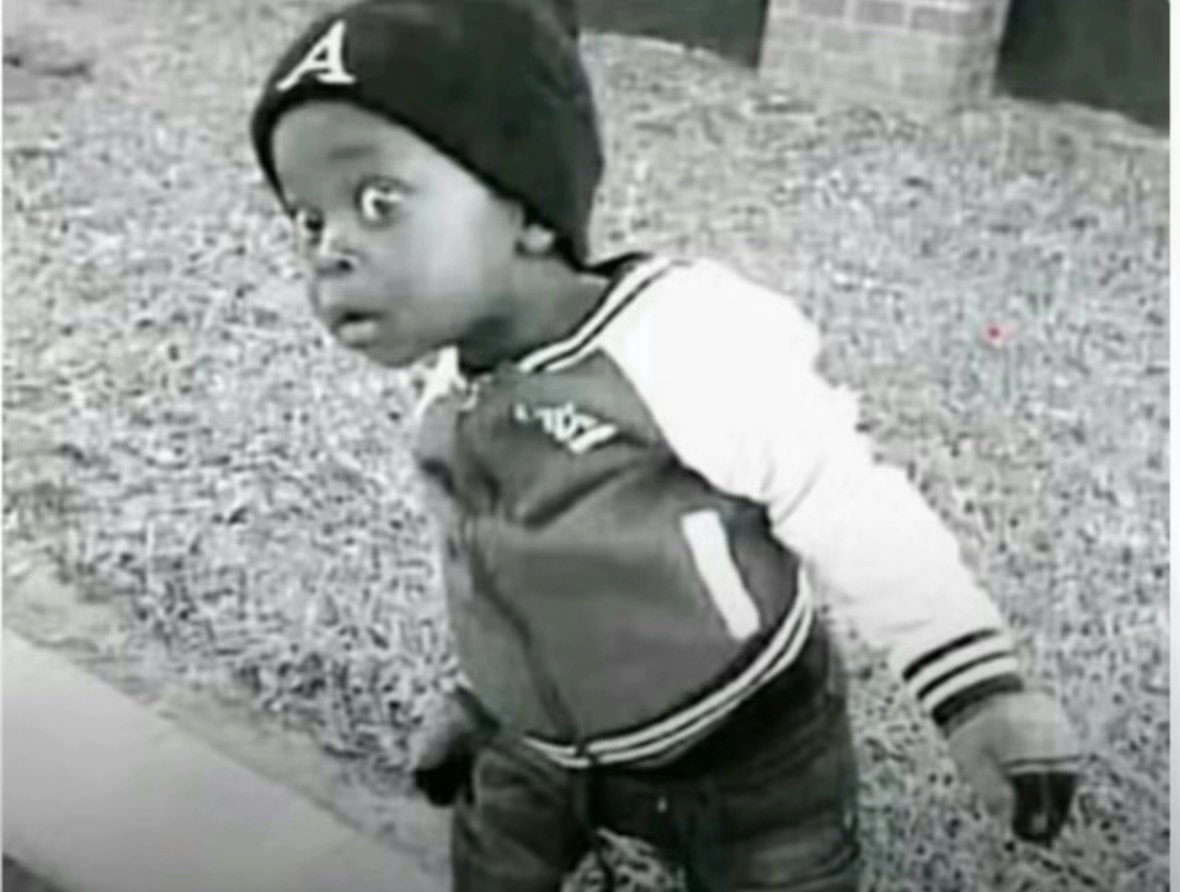 1_Jayfr's tweet photo. Me watchin Jane sneak in Gabriela house https://t.co/XKtEI2rJdL