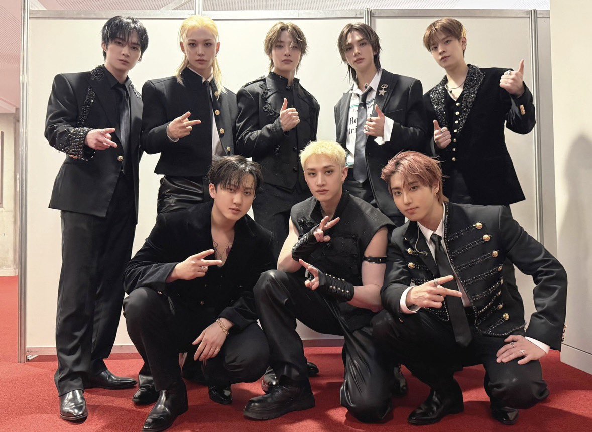 ༺ 𝕮𝖍𝖗𝖎𝖘 ༻ tweet media