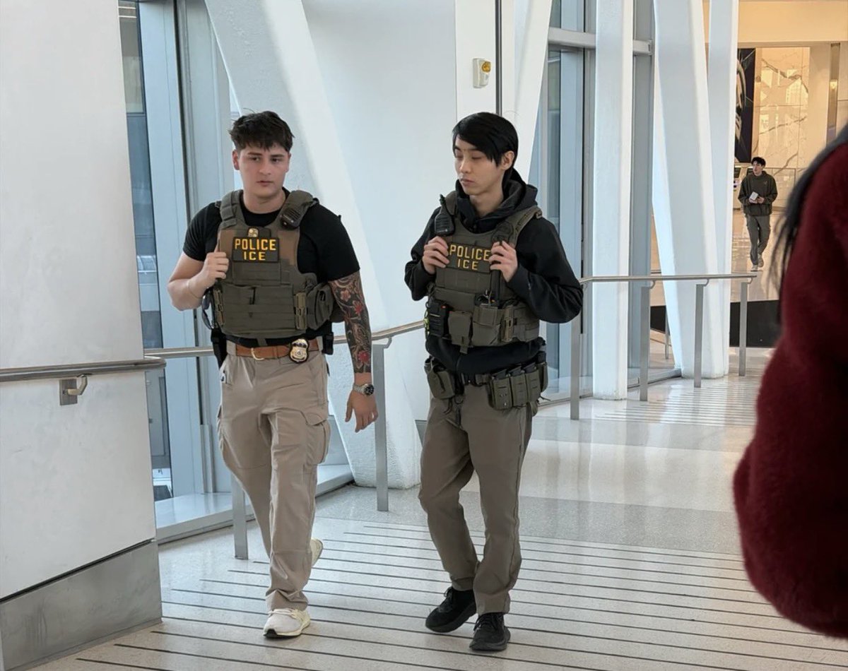 keep6ixsolid's tweet image. Teenage looking ICE Agents spotted walking around LaGuardia Airport