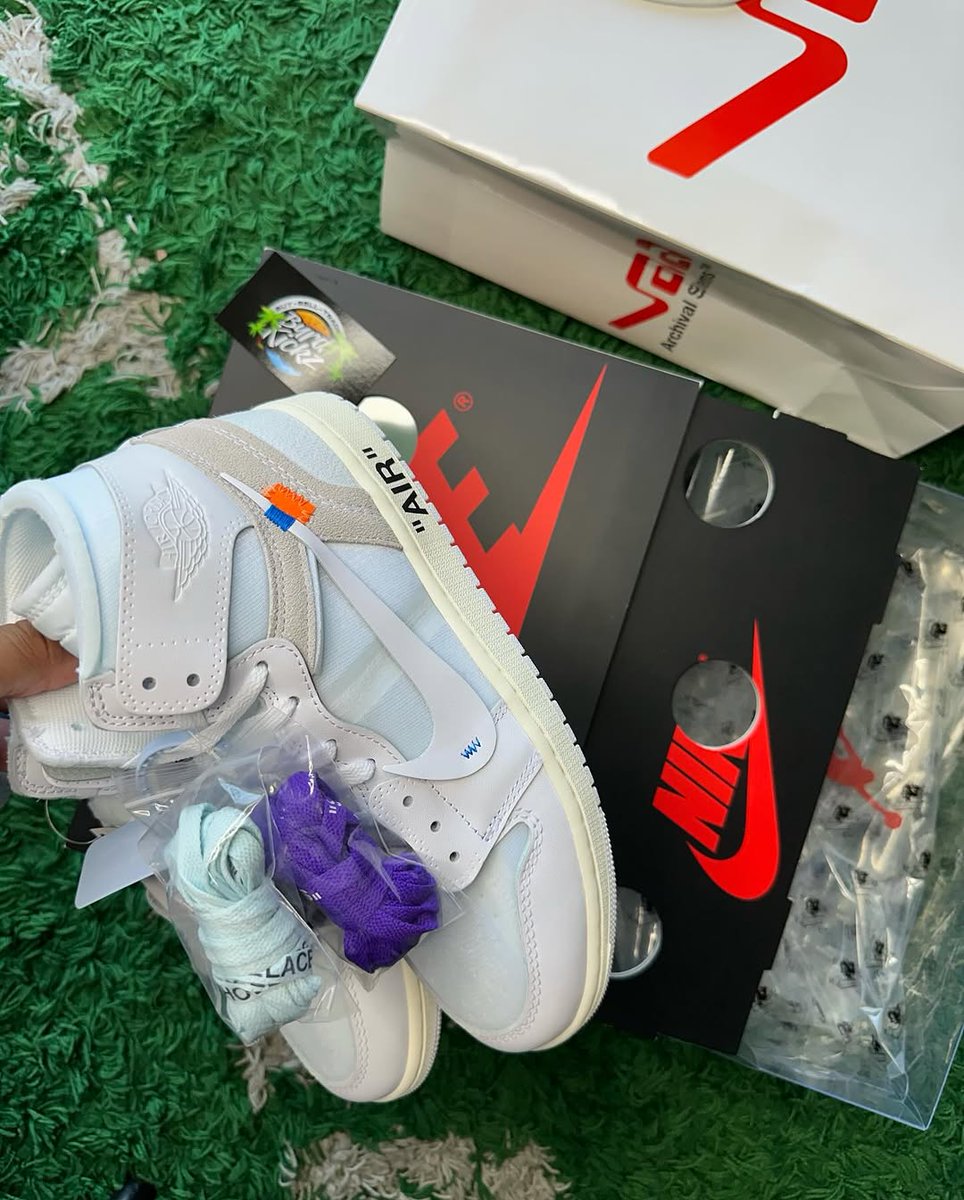 JustFreshKicks tweet media