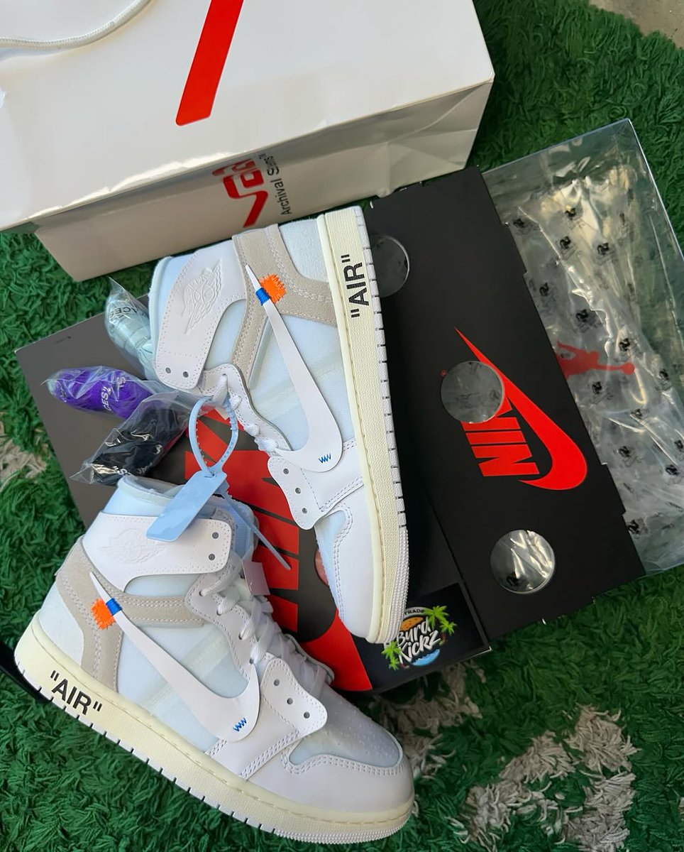 JustFreshKicks tweet media