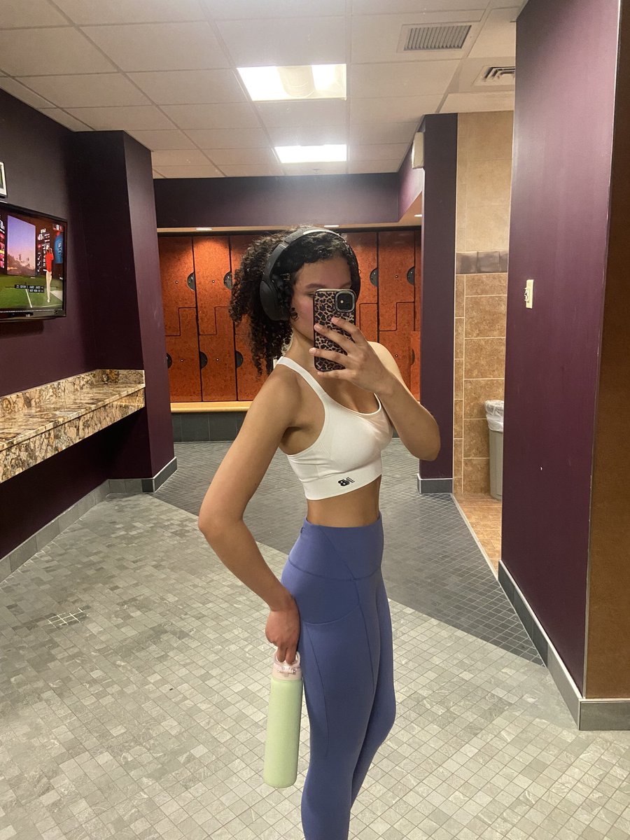 𝜗𝜚 melody tweet media