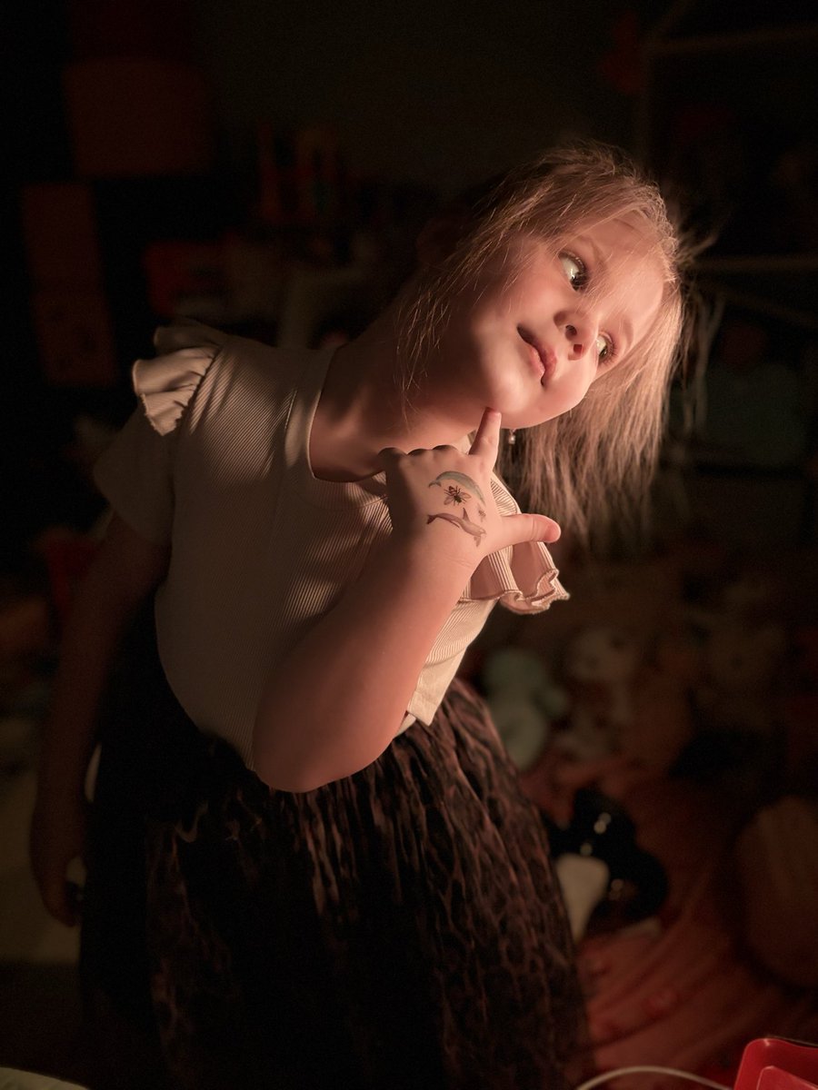 AlexVicCher's tweet image. «When she hatched her secret plan to take over the toy kingdom 😄»

#kidsgram #playtimefun #littleexplorer #imaginationtime #childvibes #funwithkids