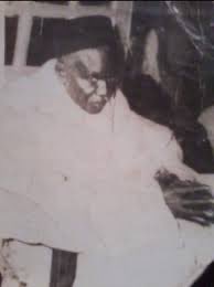 amiral_bgm's tweet photo. Je ne sais pourquoi mais les anciennes images de Mame Khalifa RTA me font ressentir quelque chose de spécial.. https://t.co/fSHApE43mP