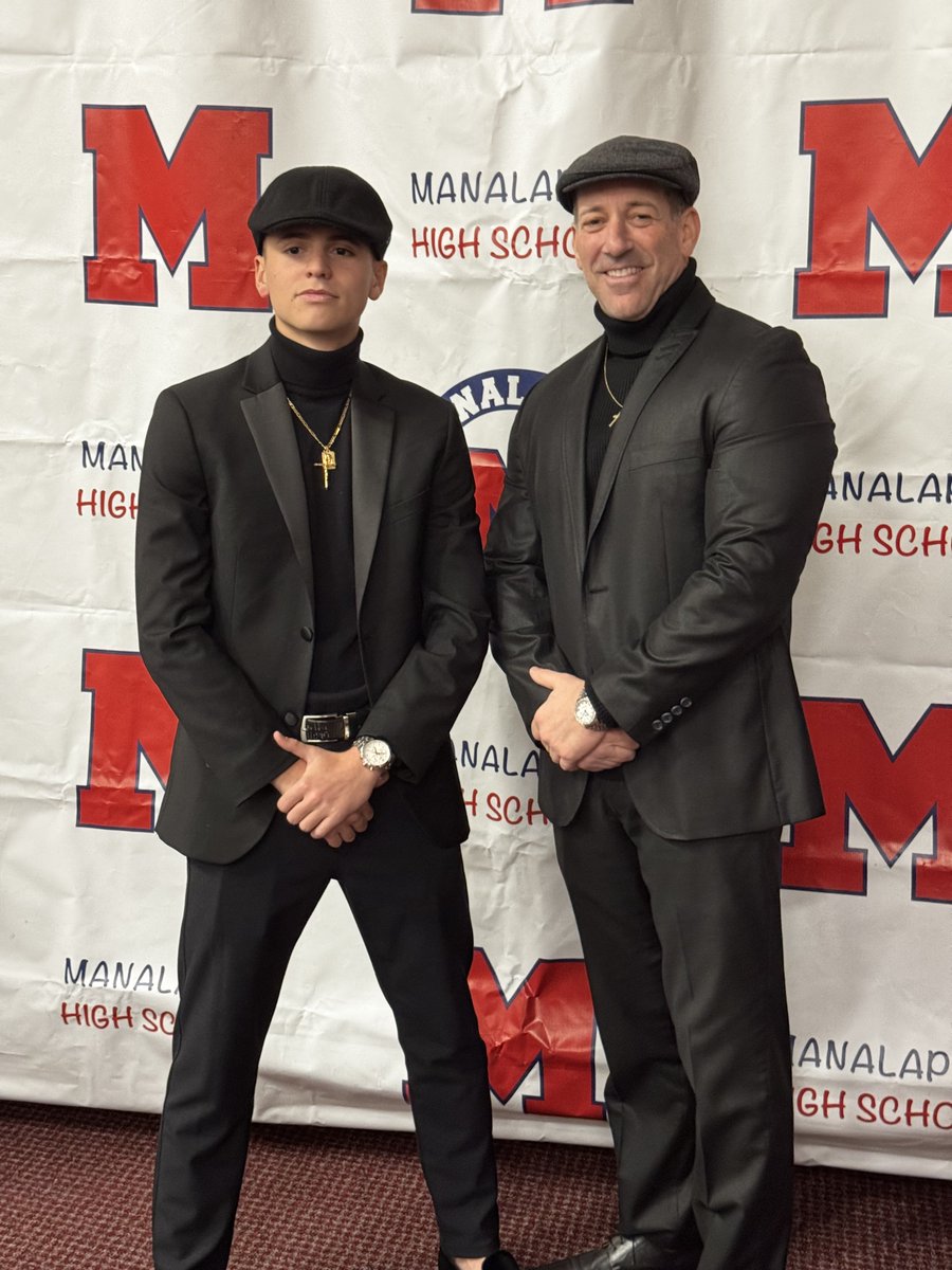 DominickLepore1's tweet image. Twin Day for BOTC ‘26 on #churchlane Yo Ed, don’t forget to pick up the cannolis and 7 layers!! #thebraveway #NOBODY