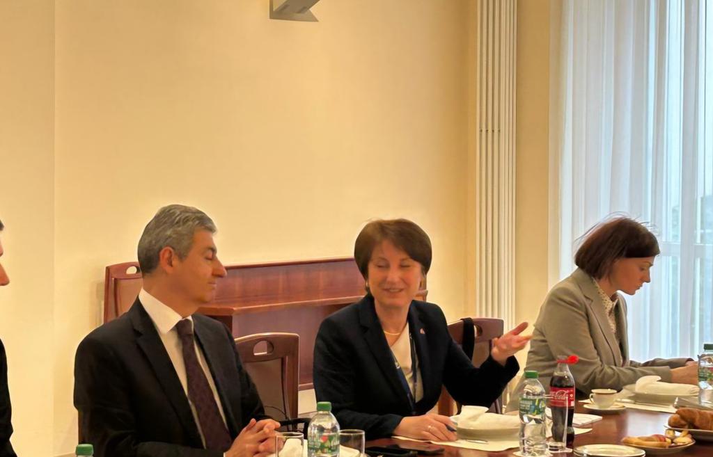 Adriana Stanescu tweet media