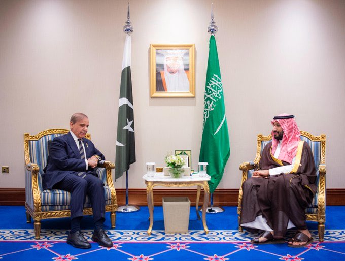 سمو ولي العهد ورئيس وزراء باكستان يبحثان تداعيات التصعيد العسكري وتنسيق الجهود