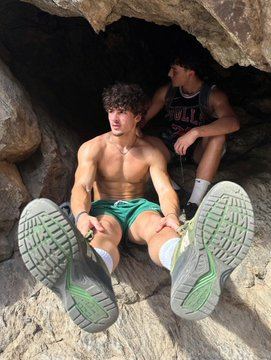 feet cuck tweet media