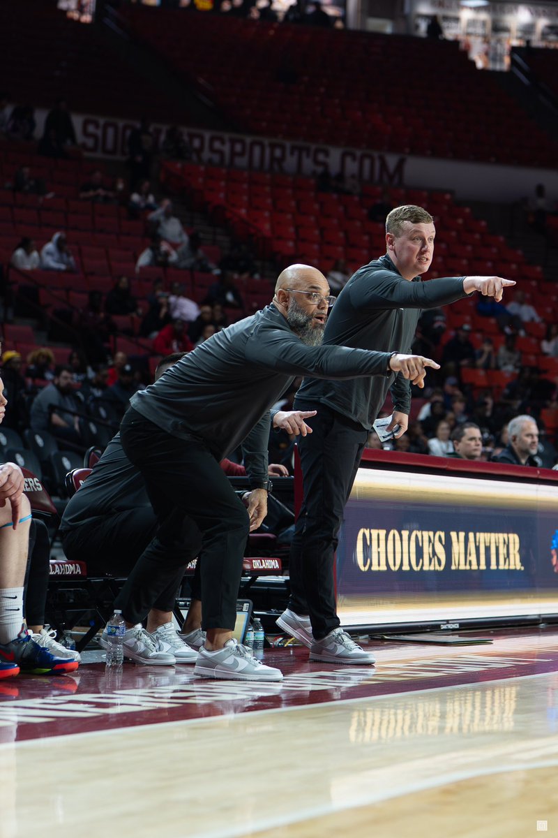coachloganlarue's tweet photo. I am fortunate to be apart of 2 amazing basketball programs, both of which I think are very overlooked

@Piedmont_Bball went 22-7 &amp; made it to State in our 3rd year in 6A

@TeamOKBB is consistently at the top of @PRO16League rankings &amp; has steadily been producing college hoopers https://t.co/RBF5k8mO6q
