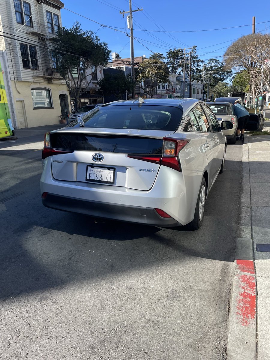 BellaSFnative's tweet photo. Maybe sf MTA can recoup their budget by ticketing all the food delivery drivers who double park in people’s driveway. https://t.co/fOrJI28TGH